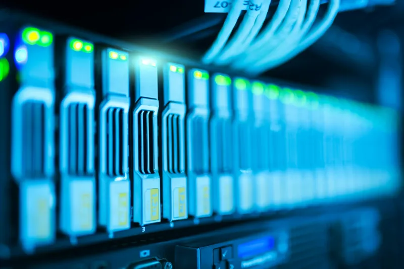Nahaufnahme eines großen Datenservers für Webhosting